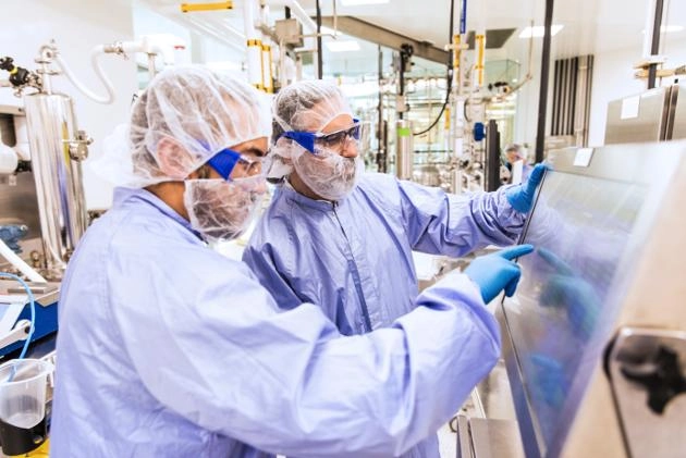 gmp-filter-testing-operators-control-panel-pharma-equipment